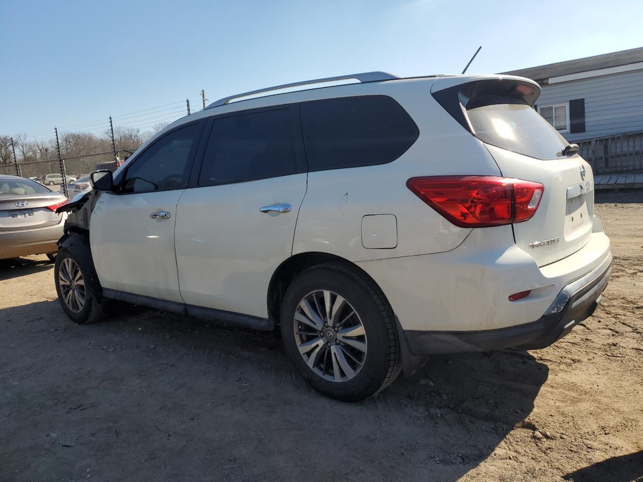 2017 NISSAN PATHFINDER - Фото 2