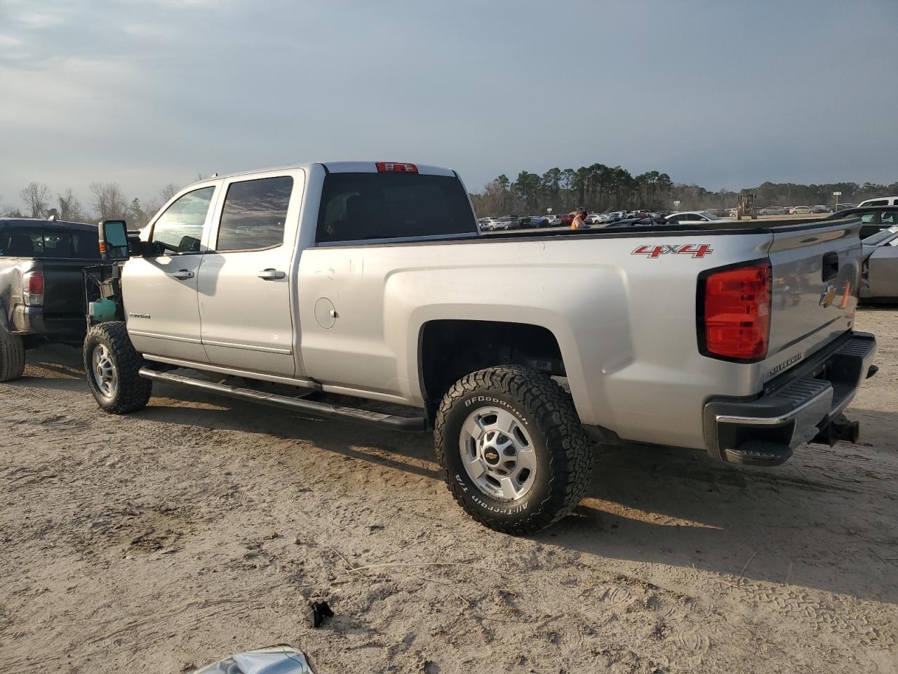 2017 CHEVROLET SILVERADO - Image 2