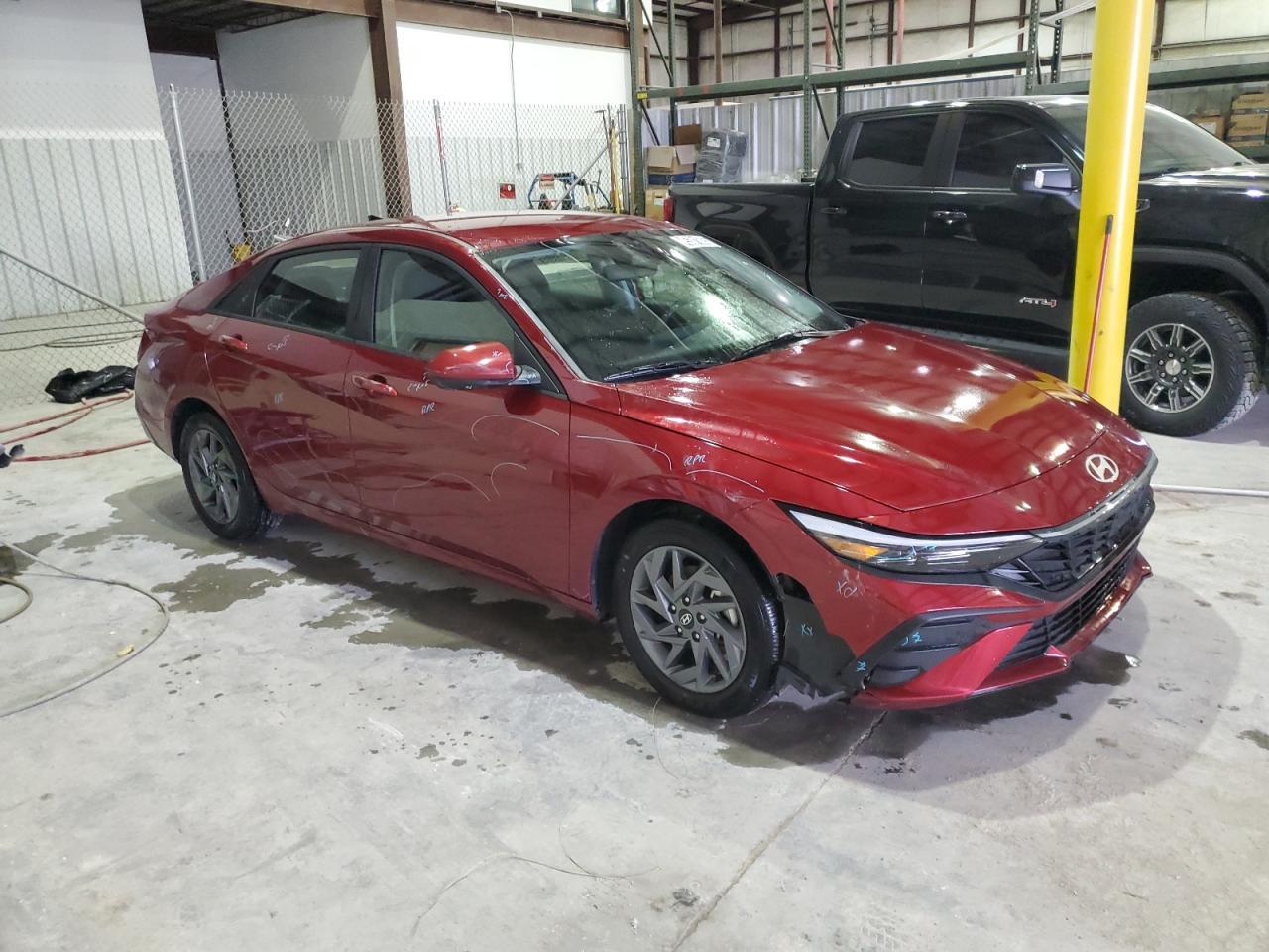 2024 HYUNDAI ELANTRA SE - Фото 4