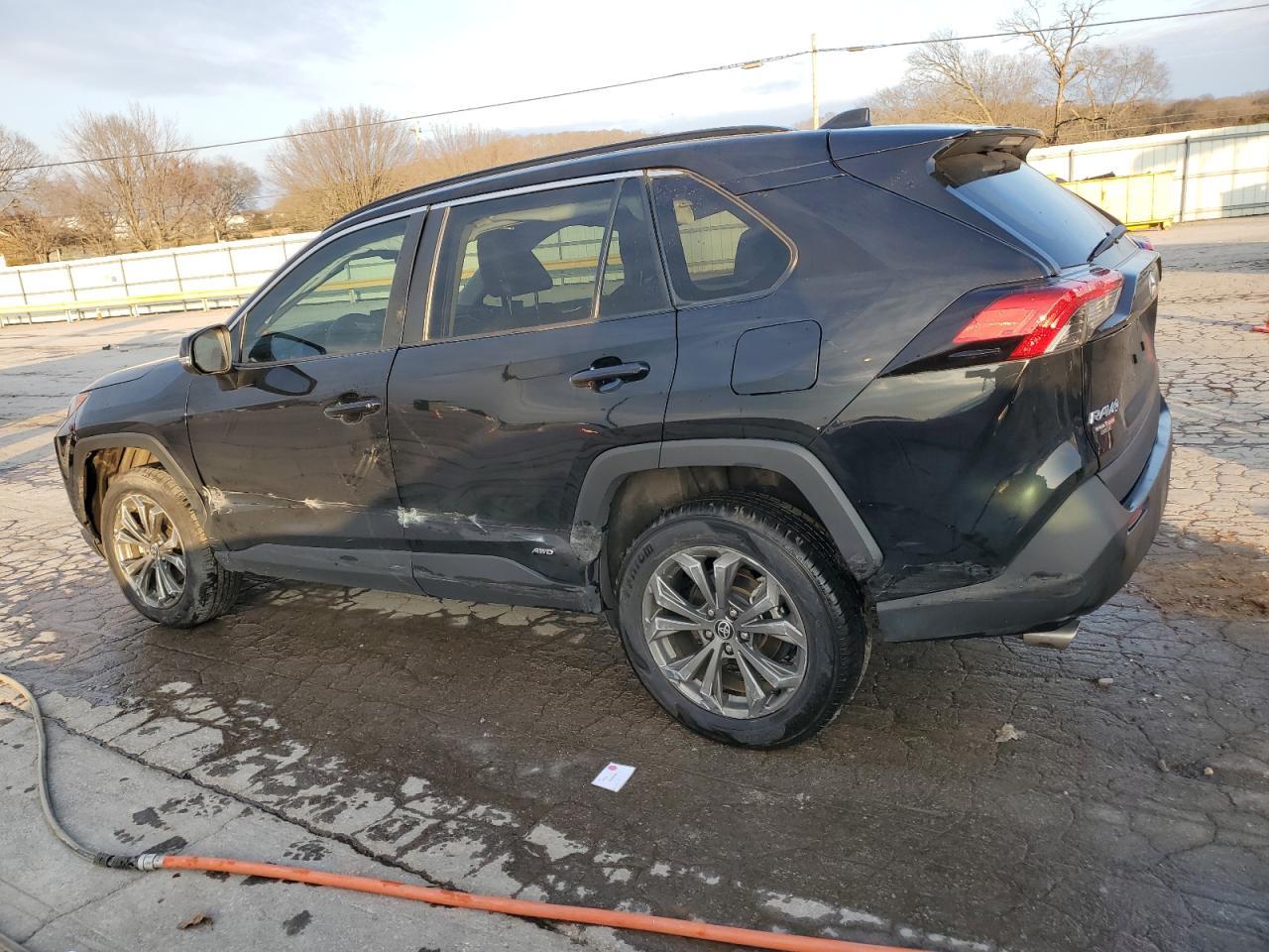 2022 TOYOTA RAV4 XLE P - Фото 2
