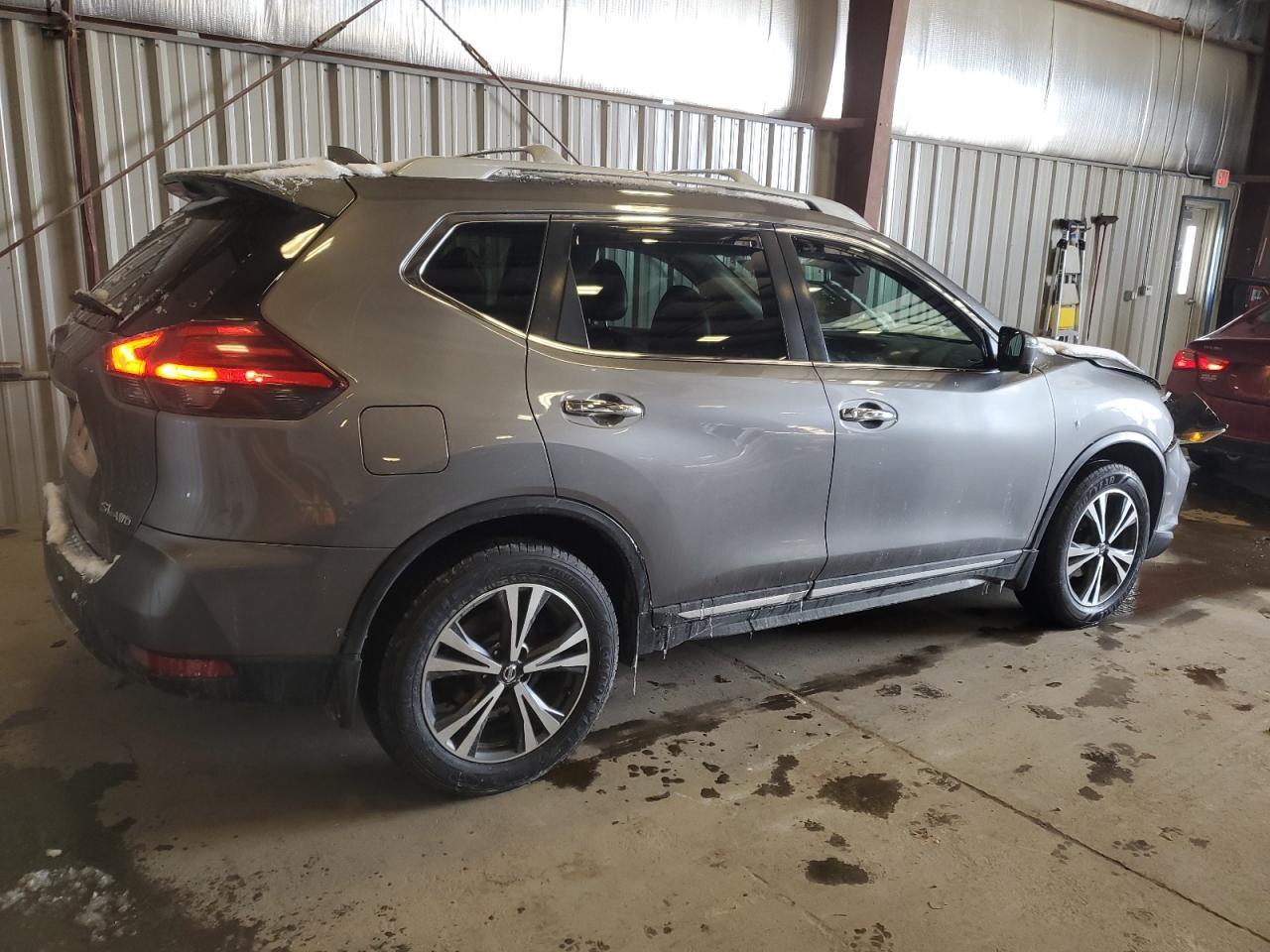 2017 NISSAN ROGUE SV - Image 3