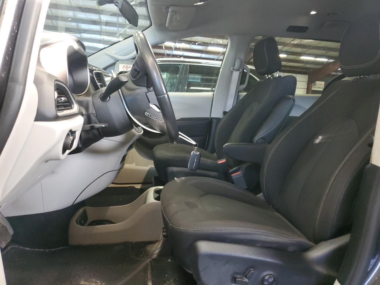 2022 CHRYSLER VOYAGER LX - Фото 7