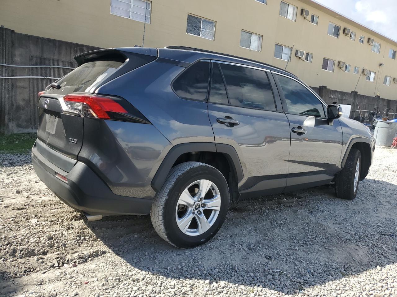 2020 TOYOTA RAV4 XLE - Фото 3