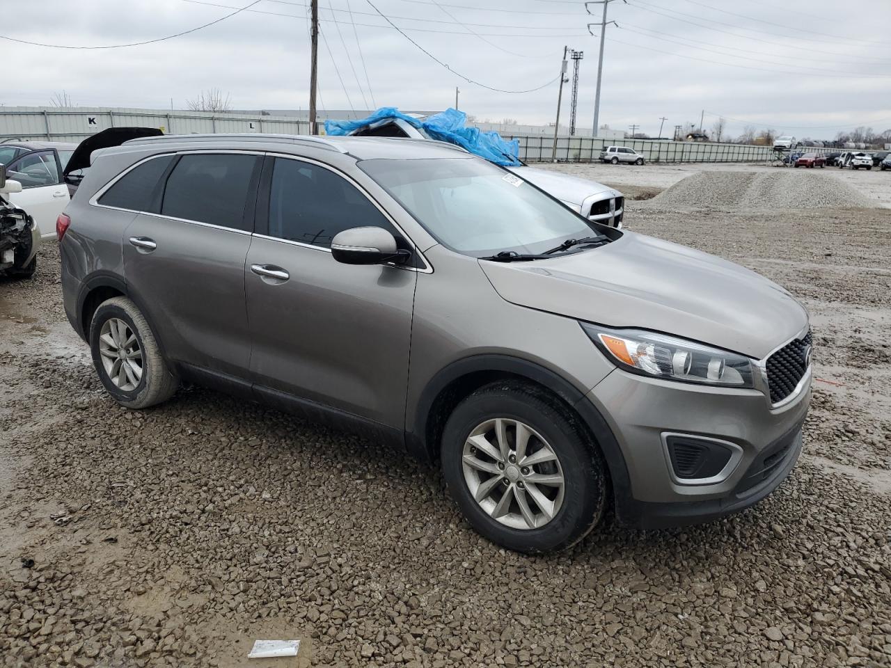 2017 KIA SORENTO LX - Image 4