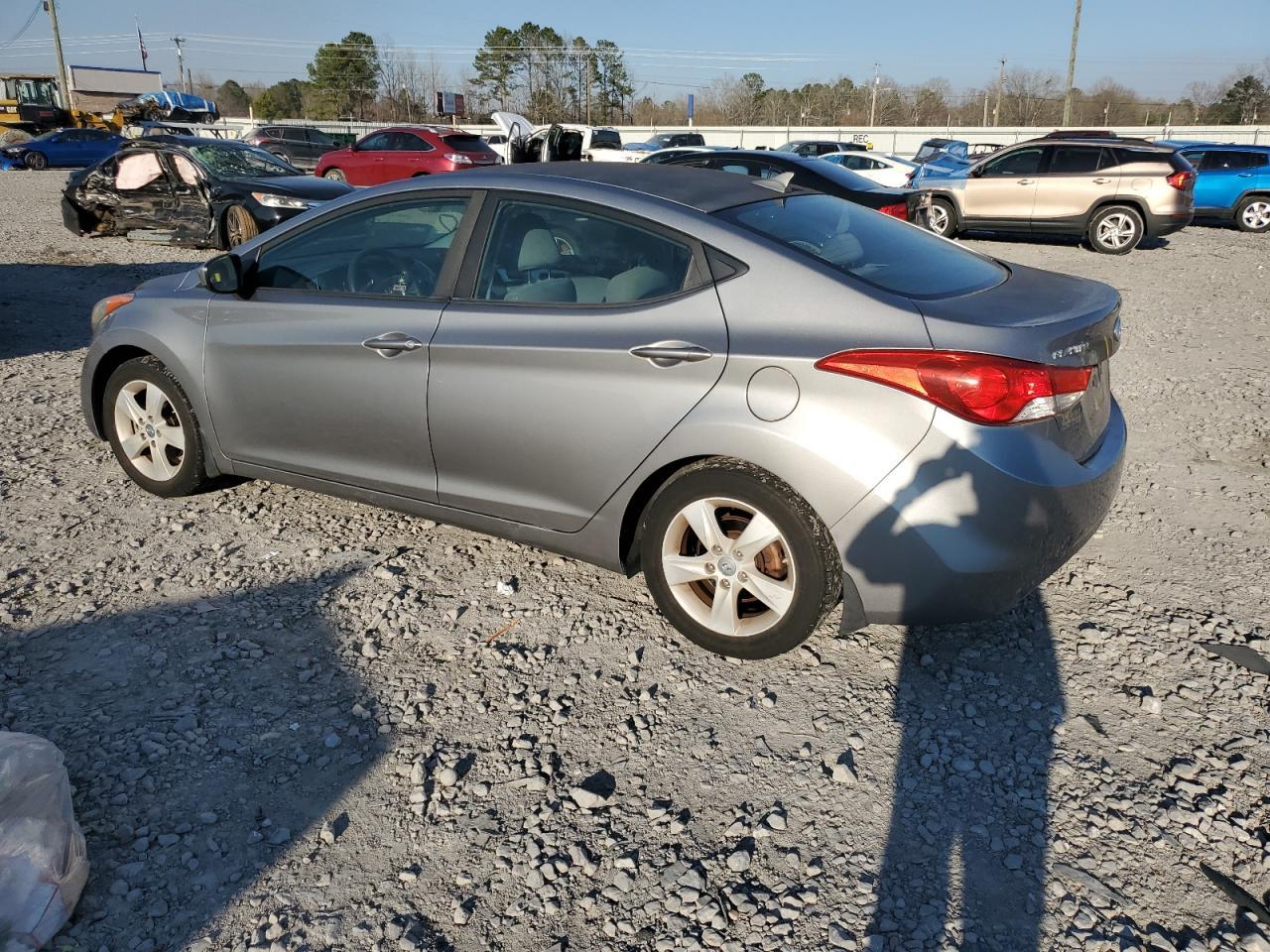 2013 HYUNDAI ELANTRA GL - Image 2