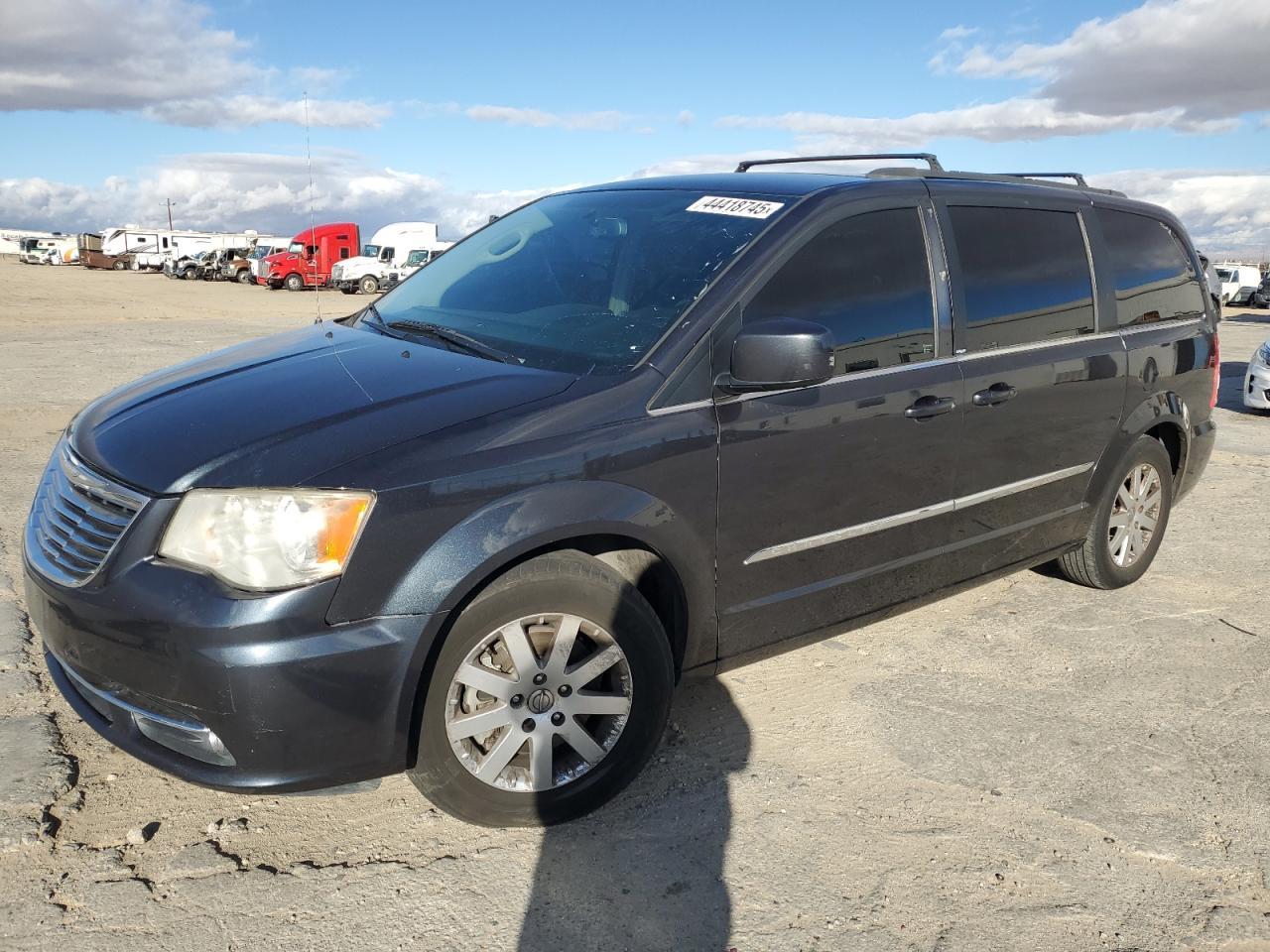2014 CHRYSLER TOWN & COU