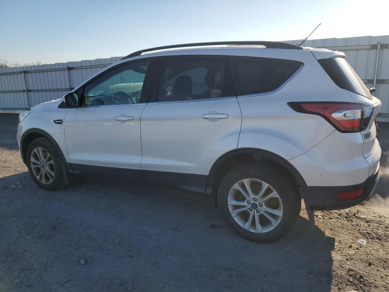 2017 FORD ESCAPE SE - Image 2