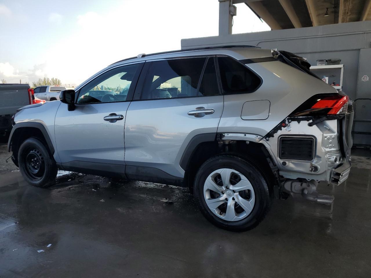 2021 TOYOTA RAV4 LE - Фото 2