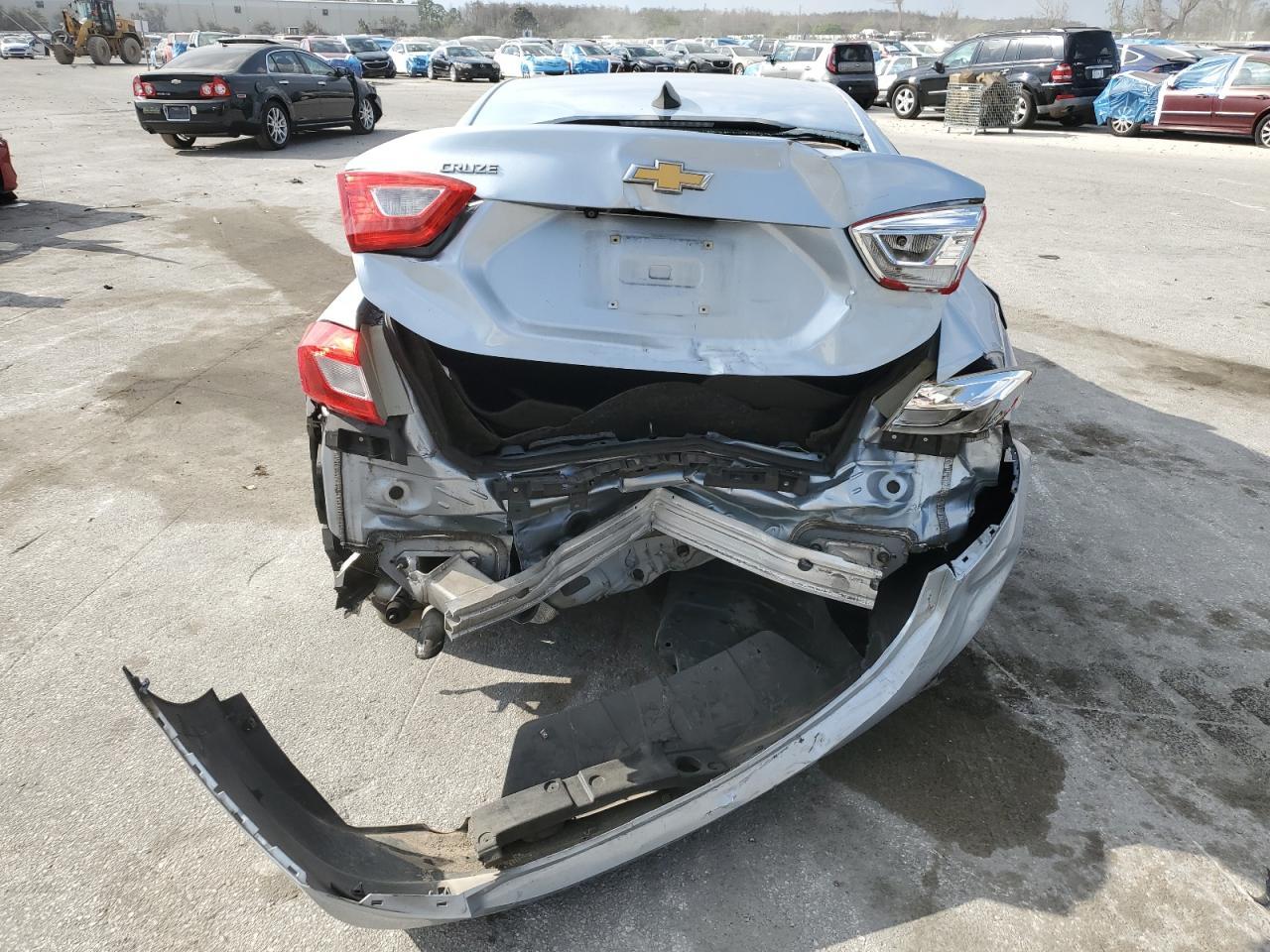 2017 CHEVROLET CRUZE LS - Image 6