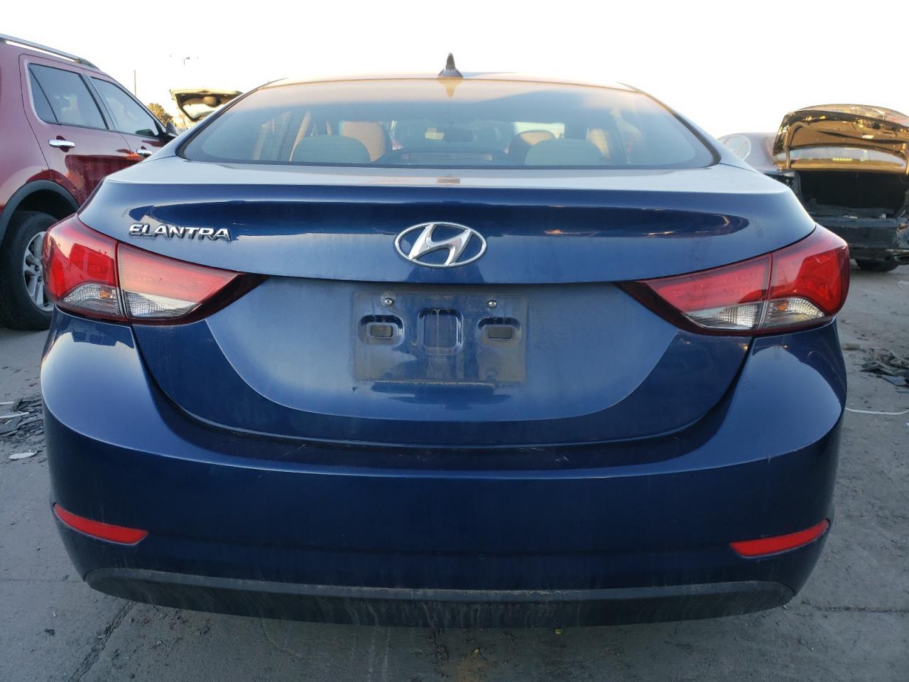 2015 HYUNDAI ELANTRA SE - Image 6