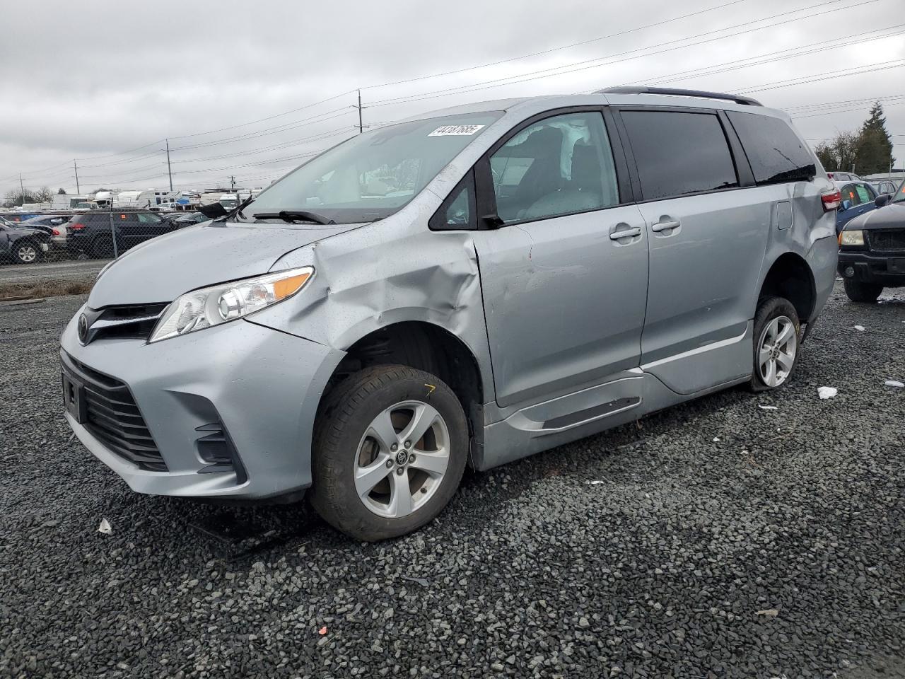 2020 TOYOTA SIENNA LE