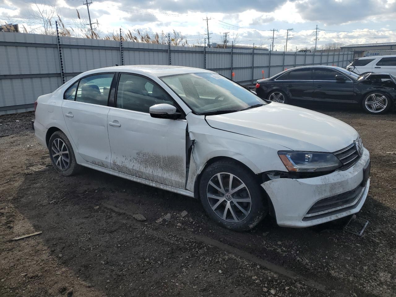 2017 VOLKSWAGEN JETTA SE - Image 4