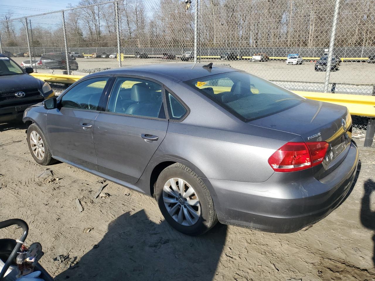 2015 VOLKSWAGEN PASSAT S - Фото 2