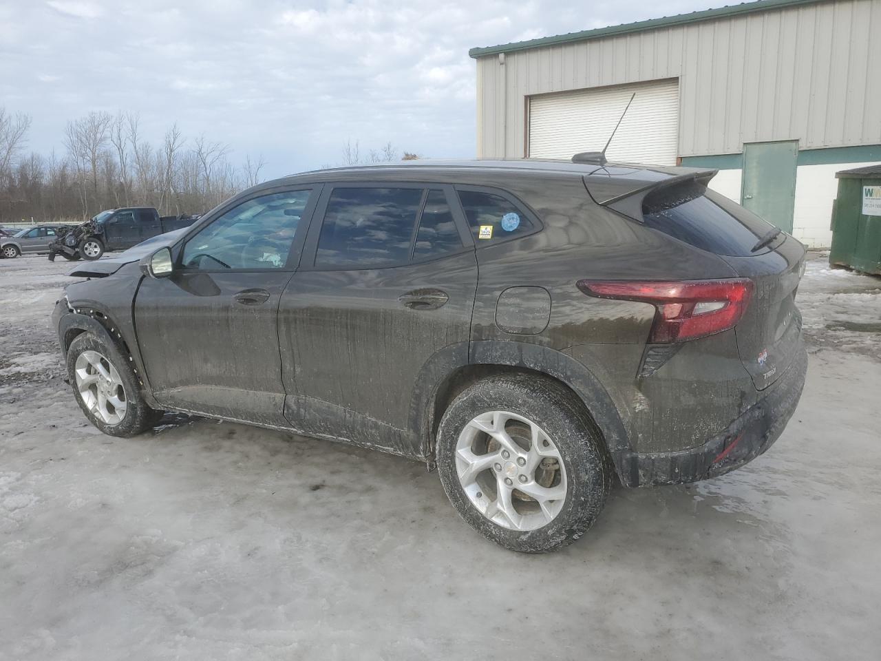 2024 CHEVROLET TRAX LS - Image 2