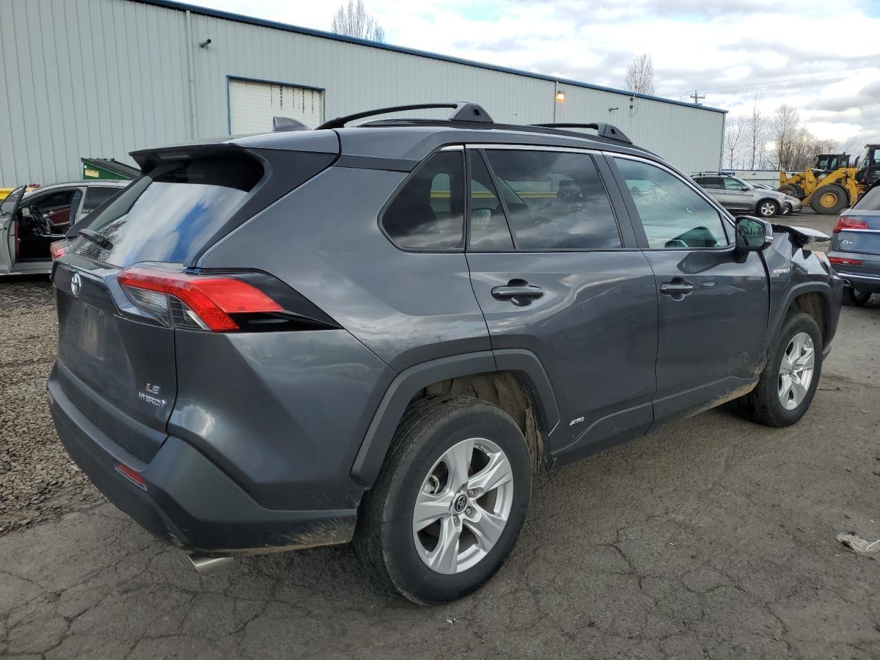 2021 TOYOTA RAV4 LE - Фото 3