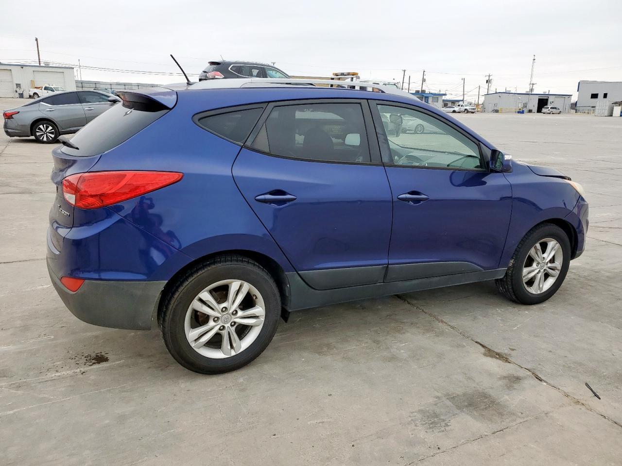 2012 HYUNDAI TUCSON GLS - Image 3