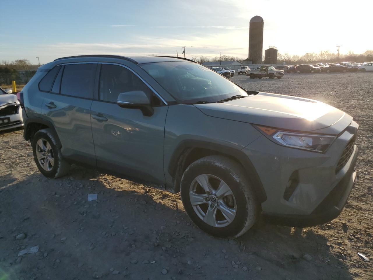 2020 TOYOTA RAV4 XLE - Image 4