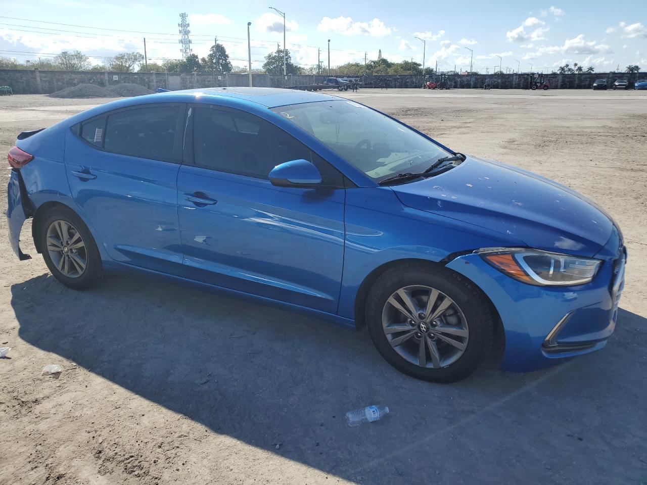 2018 HYUNDAI ELANTRA SE - Image 4