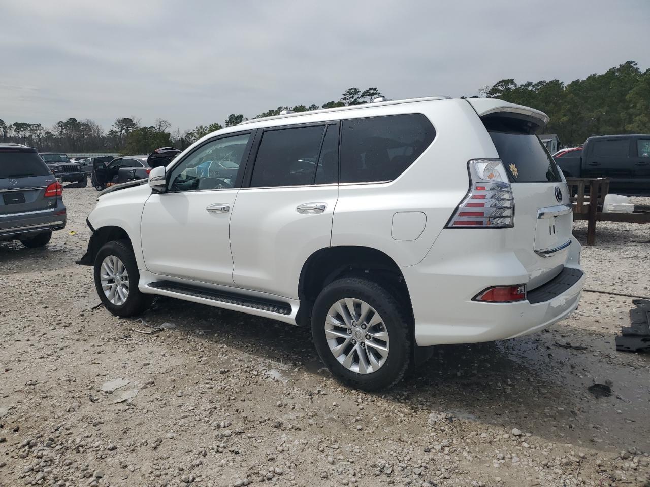 2022 LEXUS GX 460 - Image 2