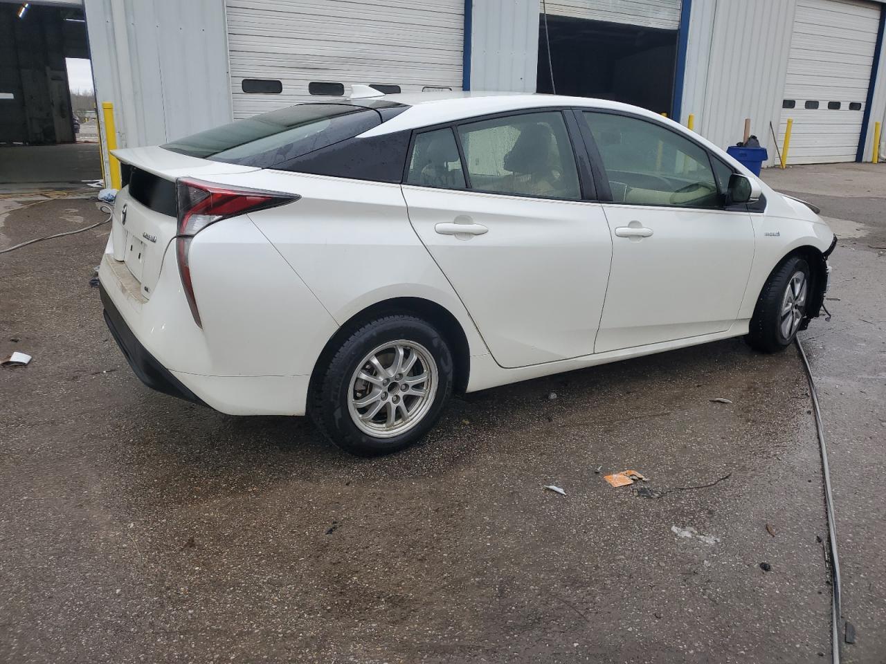 2016 TOYOTA PRIUS - Image 3
