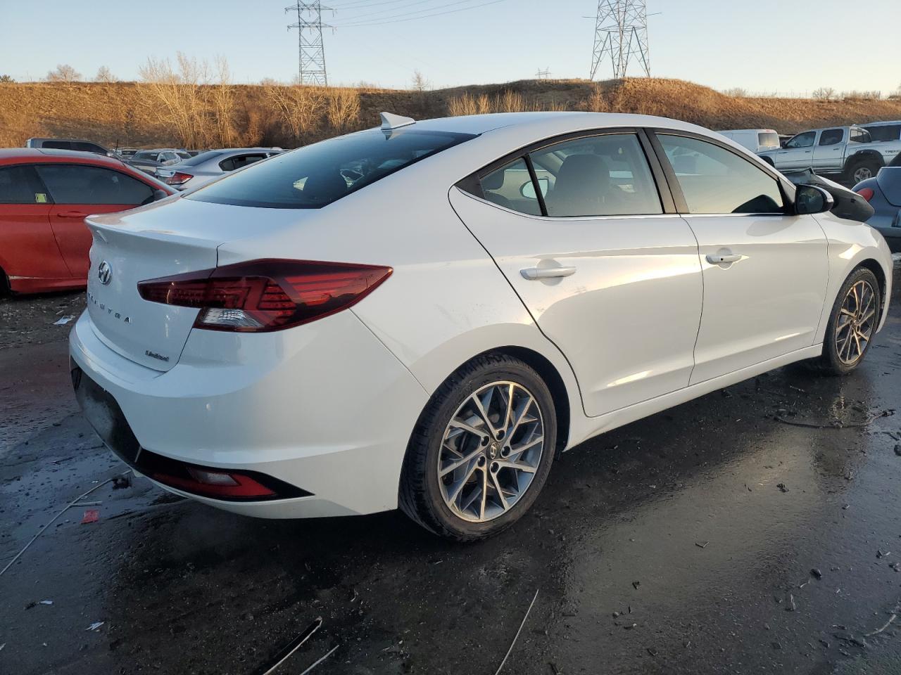 2019 HYUNDAI ELANTRA SE - Фото 3