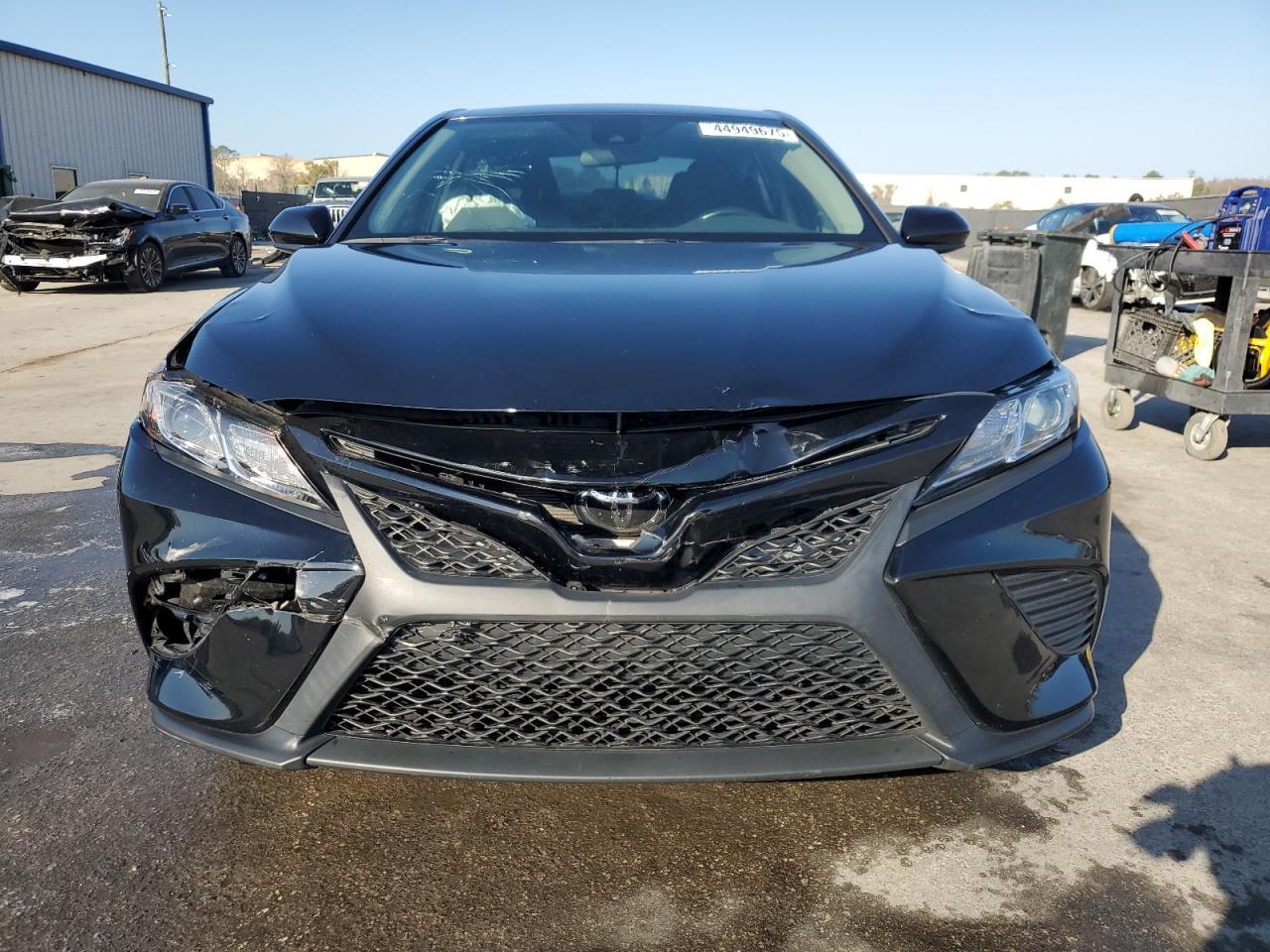 2020 TOYOTA CAMRY SE - Фото 5