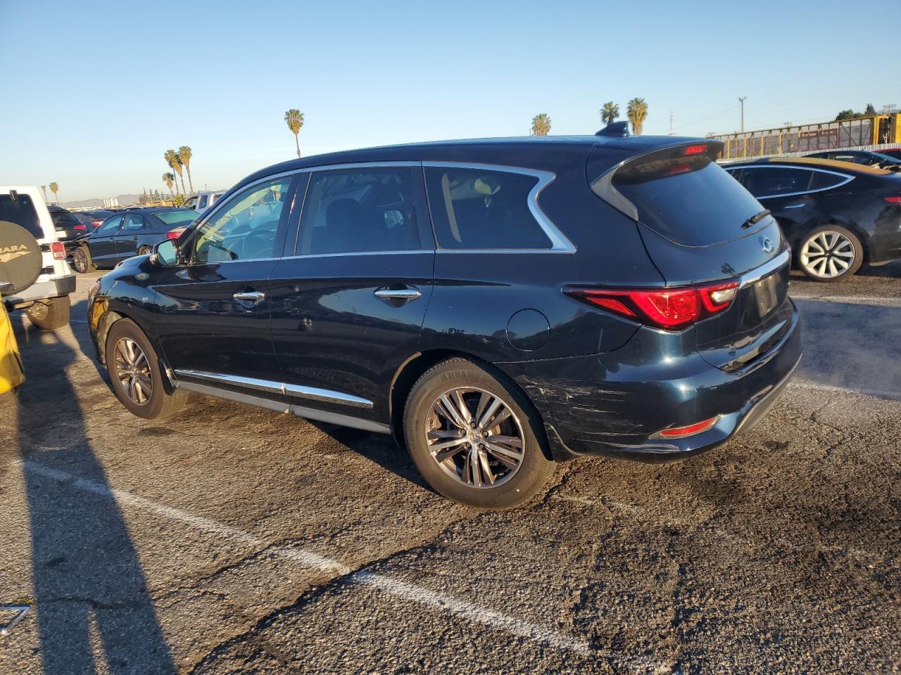 2019 INFINITI QX60 LUXE - Image 2