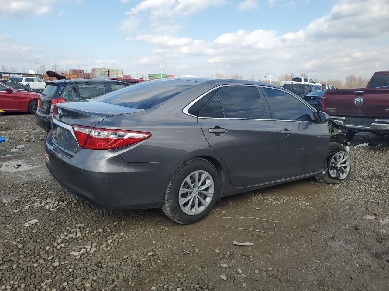 2017 TOYOTA CAMRY LE - Фото 3