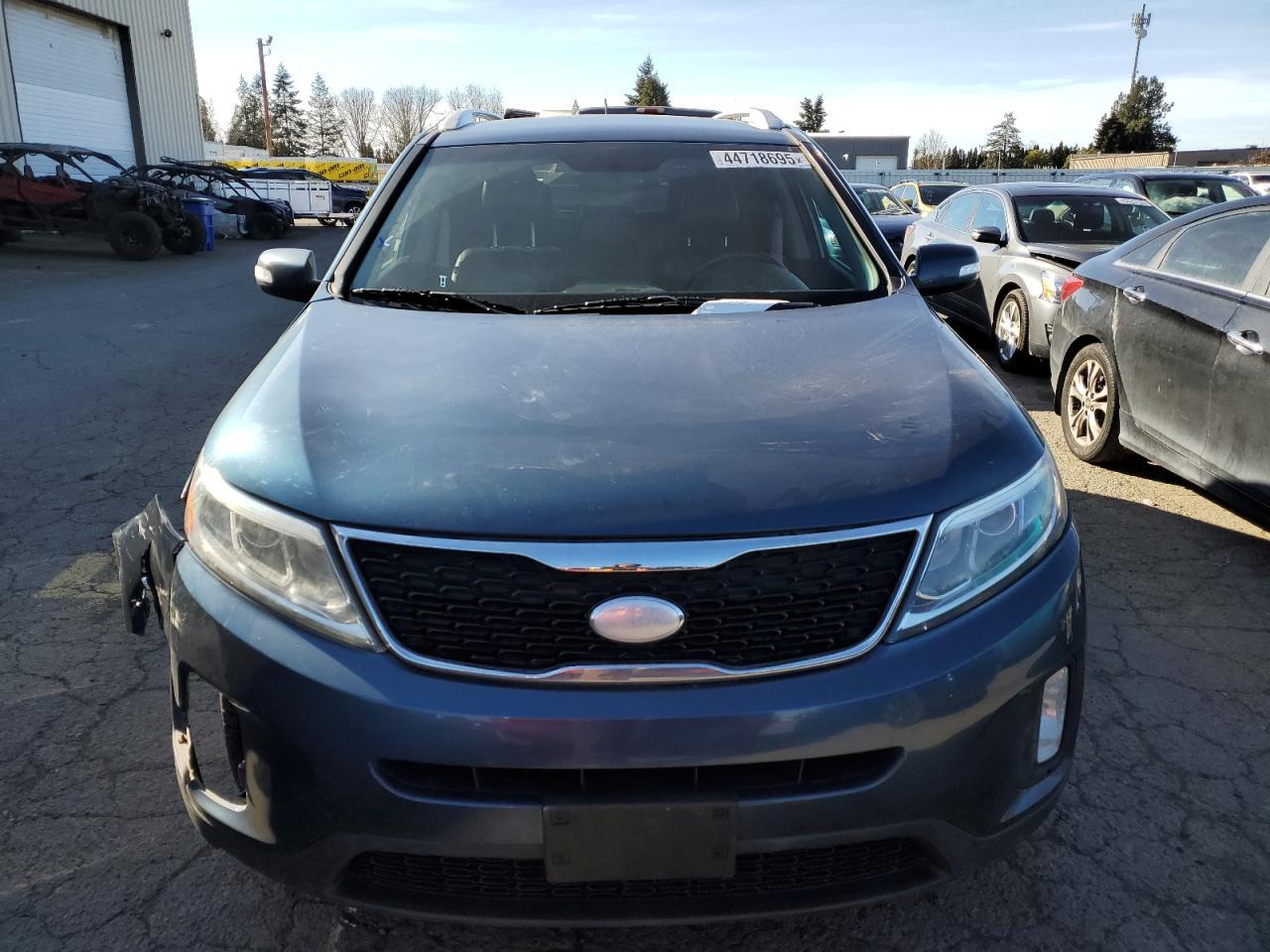 2014 KIA SORENTO LX - Image 5