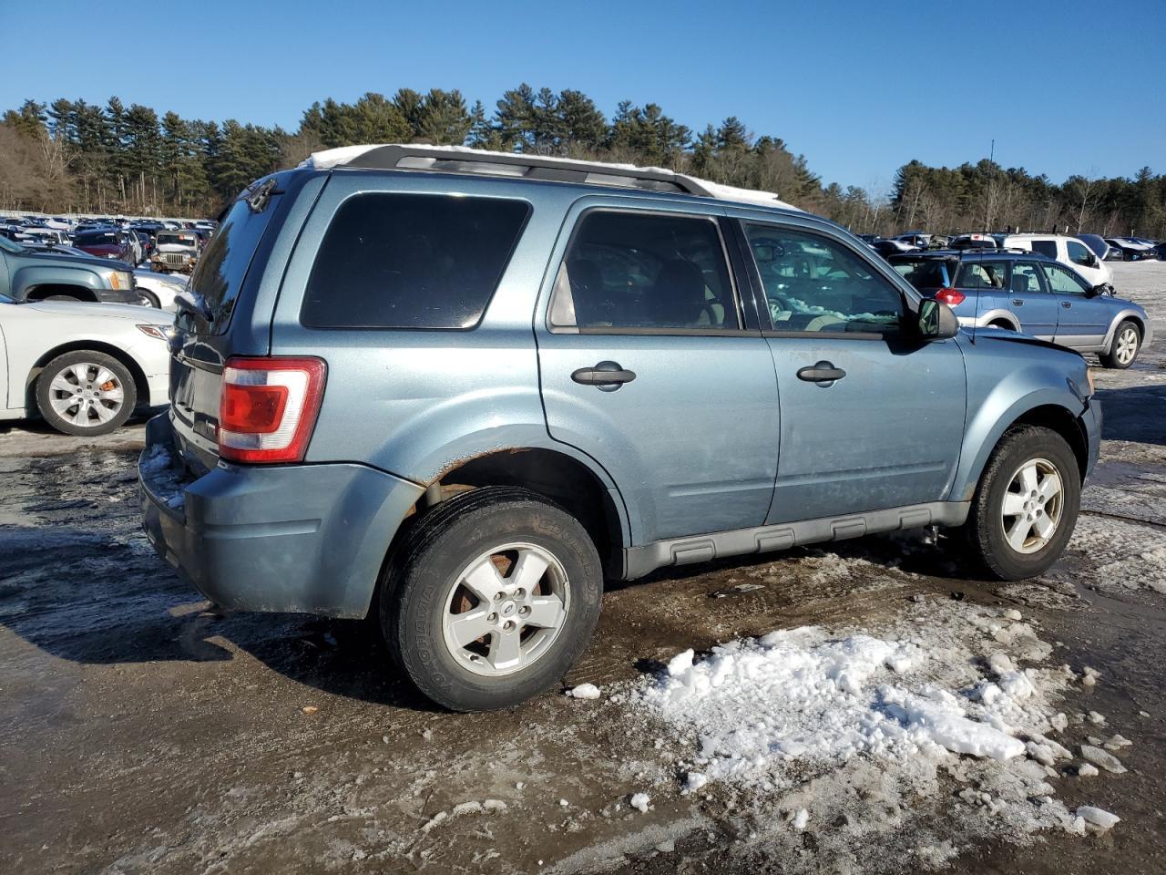 2010 FORD ESCAPE XLT - Image 3
