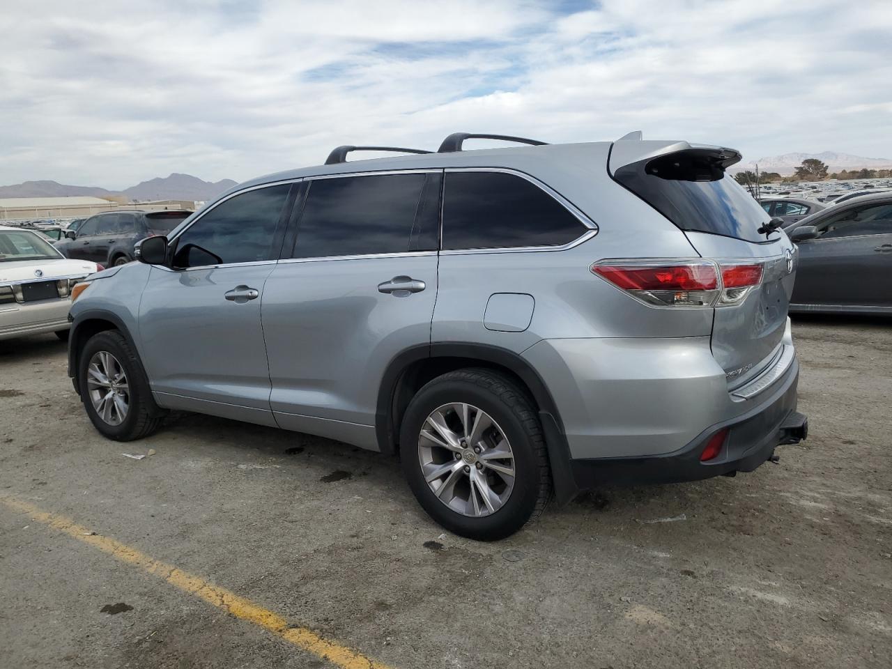 2015 TOYOTA HIGHLANDER - Фото 2