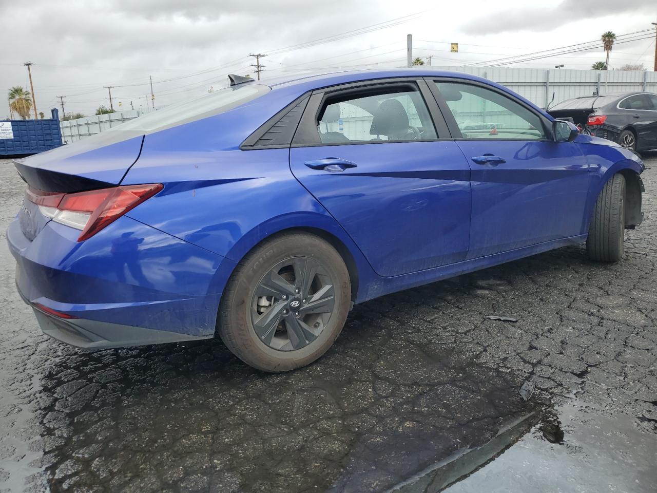 2022 HYUNDAI ELANTRA SE - Фото 3