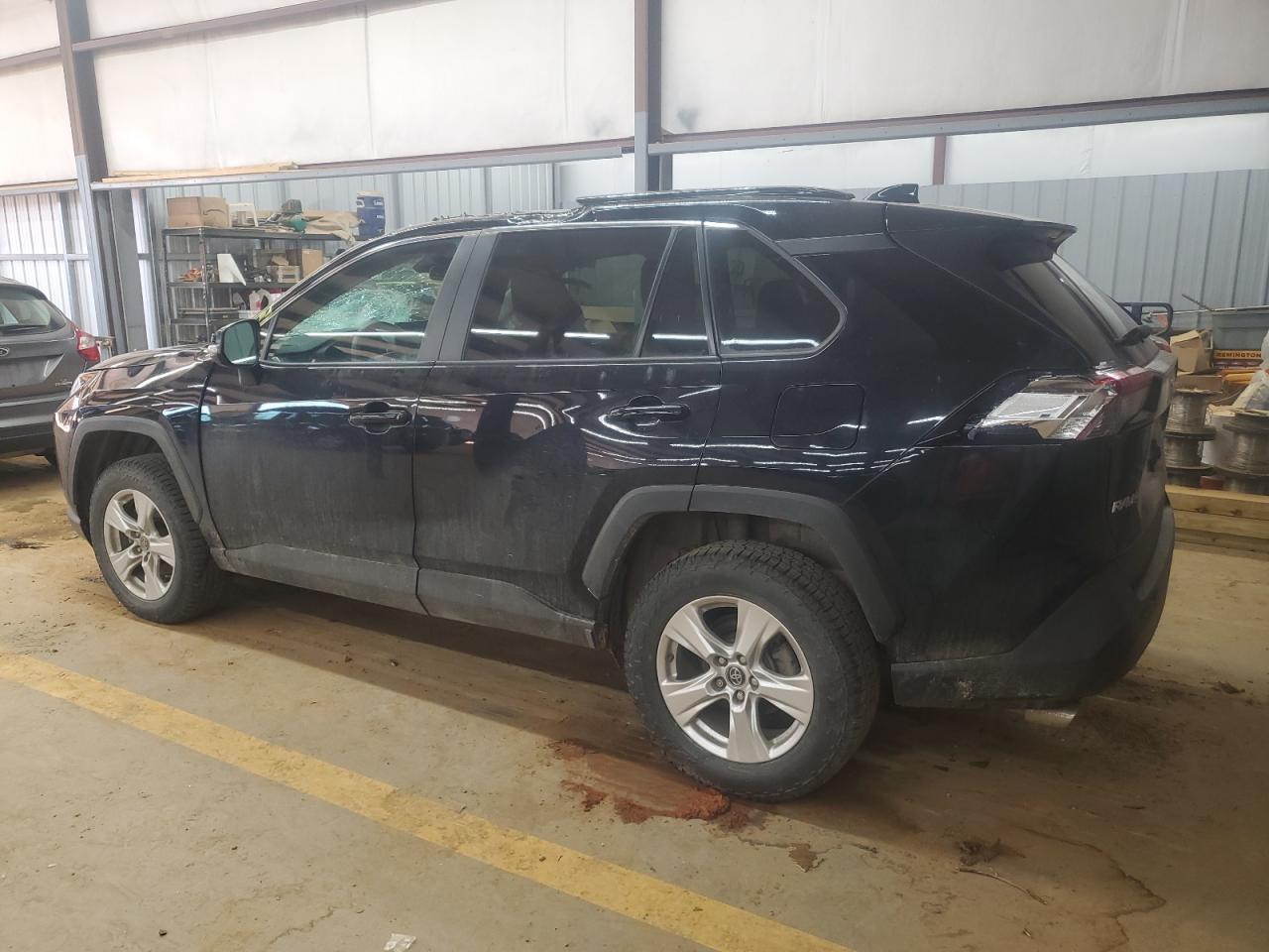 2020 TOYOTA RAV4 XLE - Фото 2