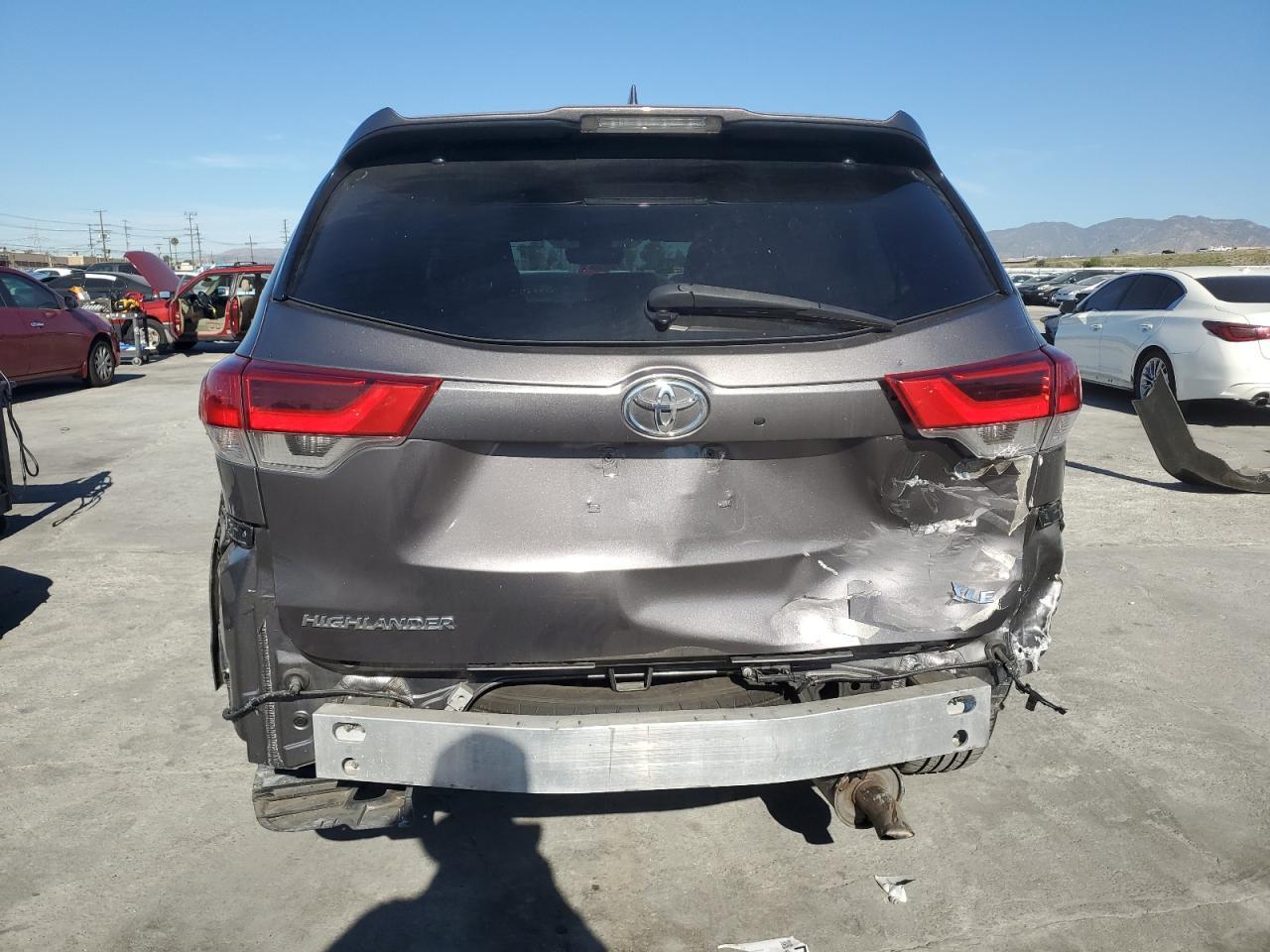 2019 TOYOTA HIGHLANDER - Image 6