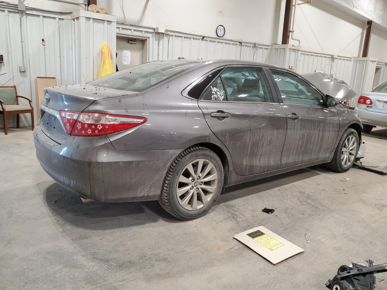 2015 TOYOTA CAMRY LE - Фото 3