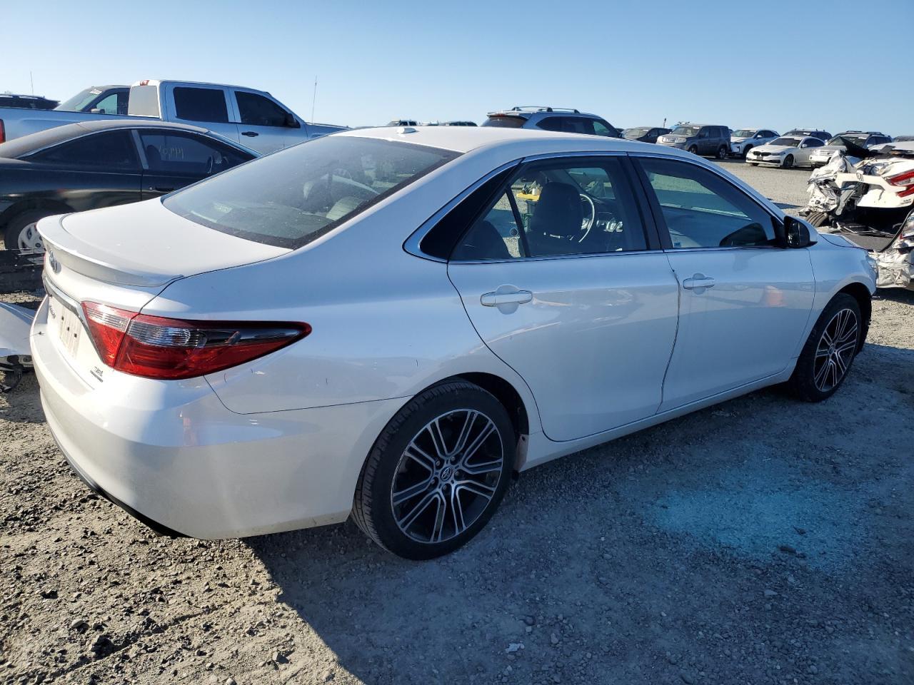 2016 TOYOTA CAMRY LE - Фото 3
