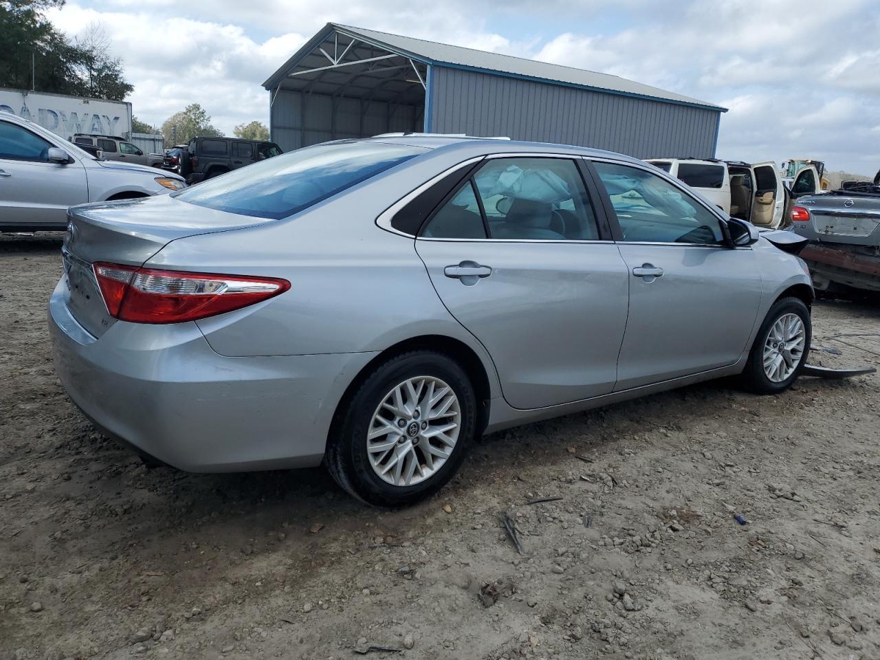 2017 TOYOTA CAMRY LE - Фото 3