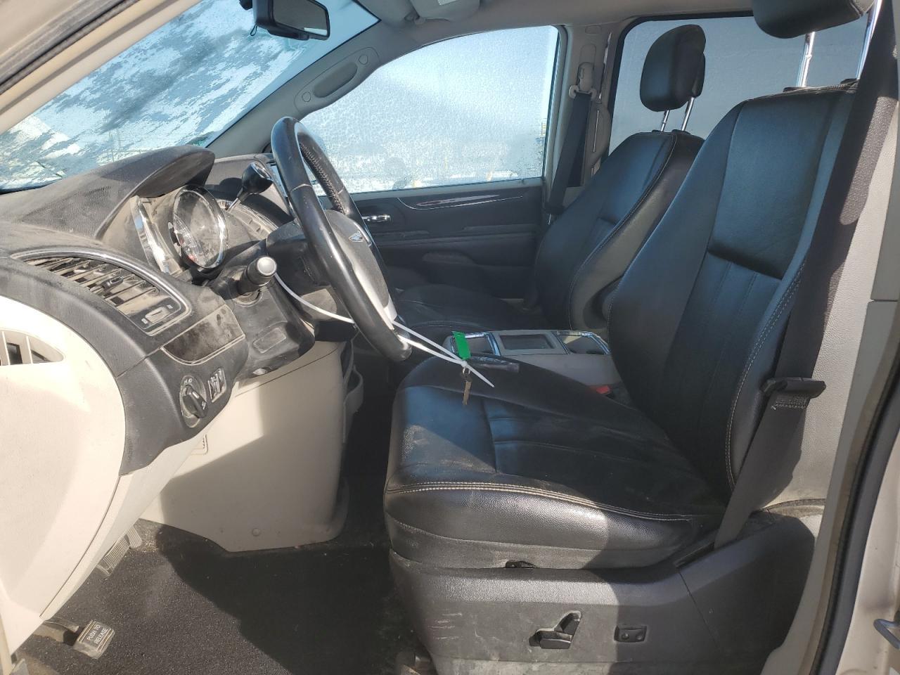 2014 CHRYSLER TOWN & COU - Image 7