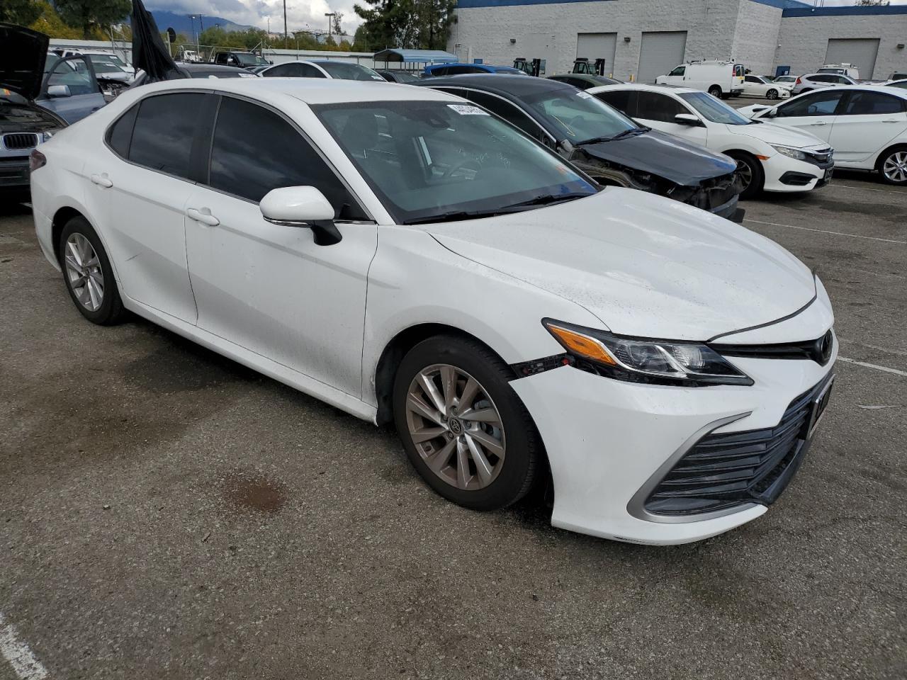 2023 TOYOTA CAMRY LE - Фото 4