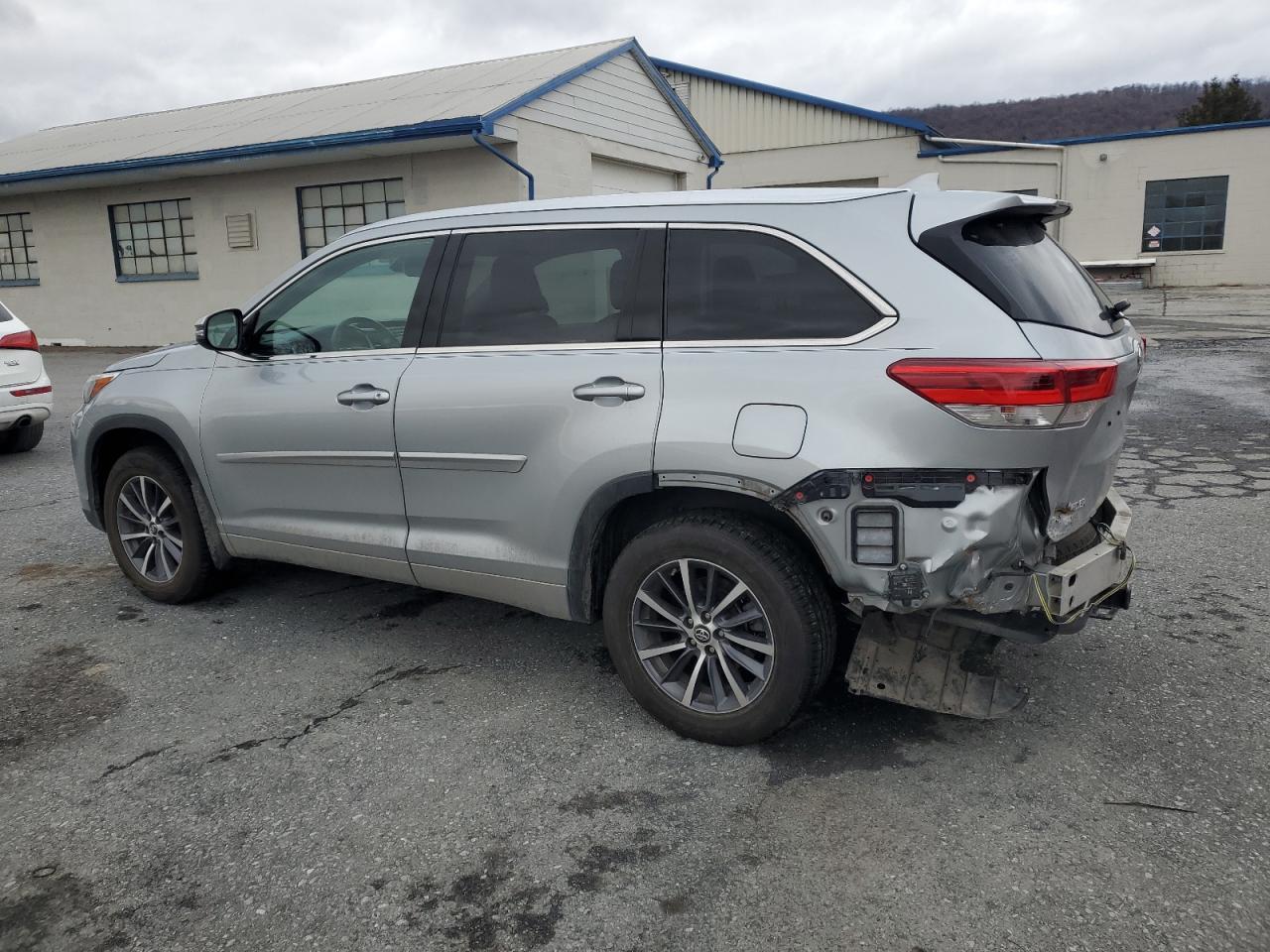 2018 TOYOTA HIGHLANDER - Image 2
