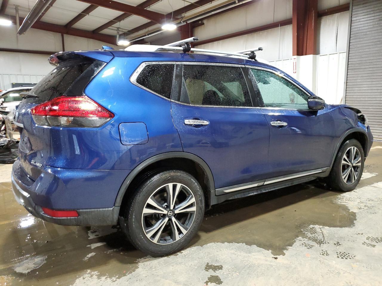 2017 NISSAN ROGUE SV - Фото 3