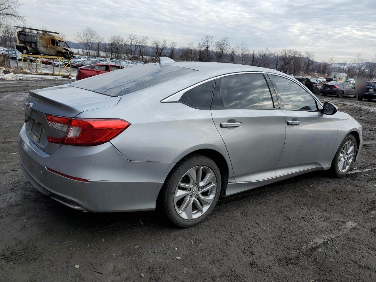 2018 HONDA ACCORD LX - Image 3