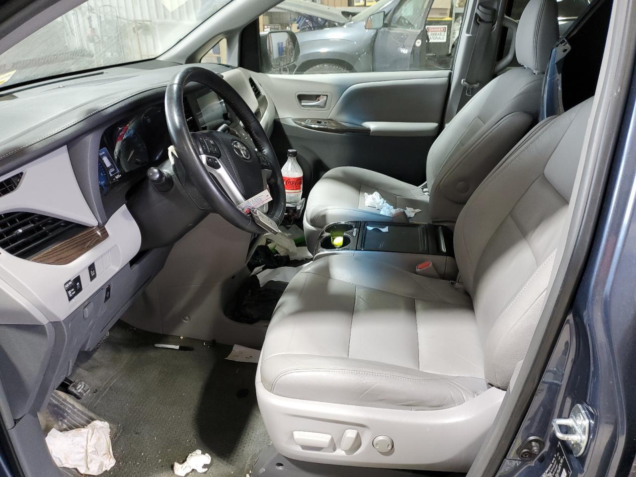 2015 TOYOTA SIENNA XLE - Image 7