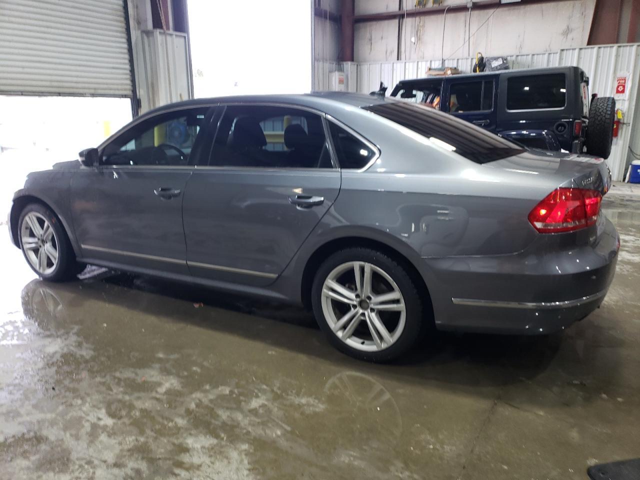 2013 VOLKSWAGEN PASSAT SEL - Image 2