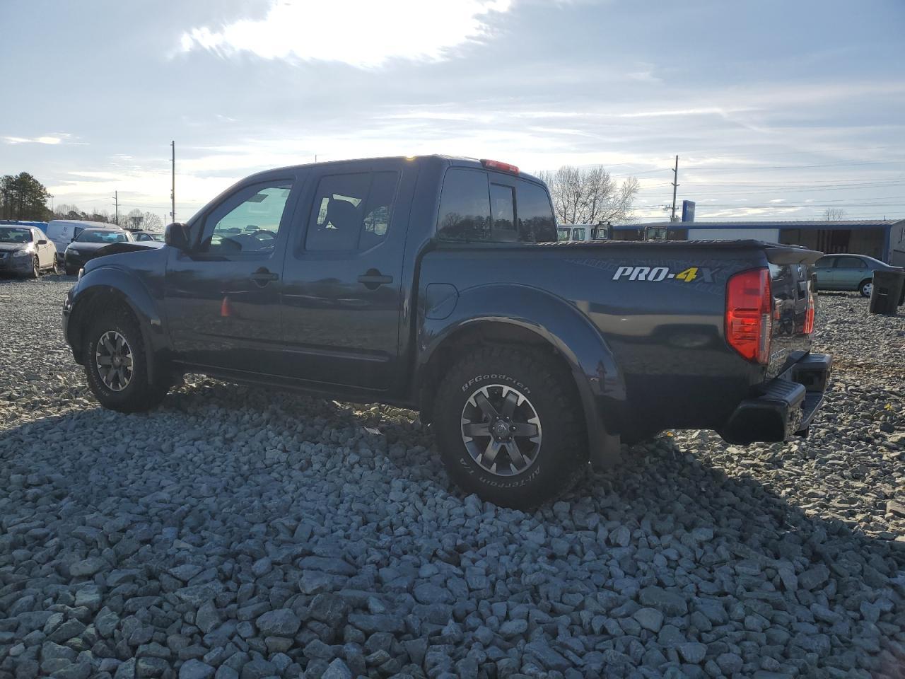 2019 NISSAN FRONTIER S - Фото 2