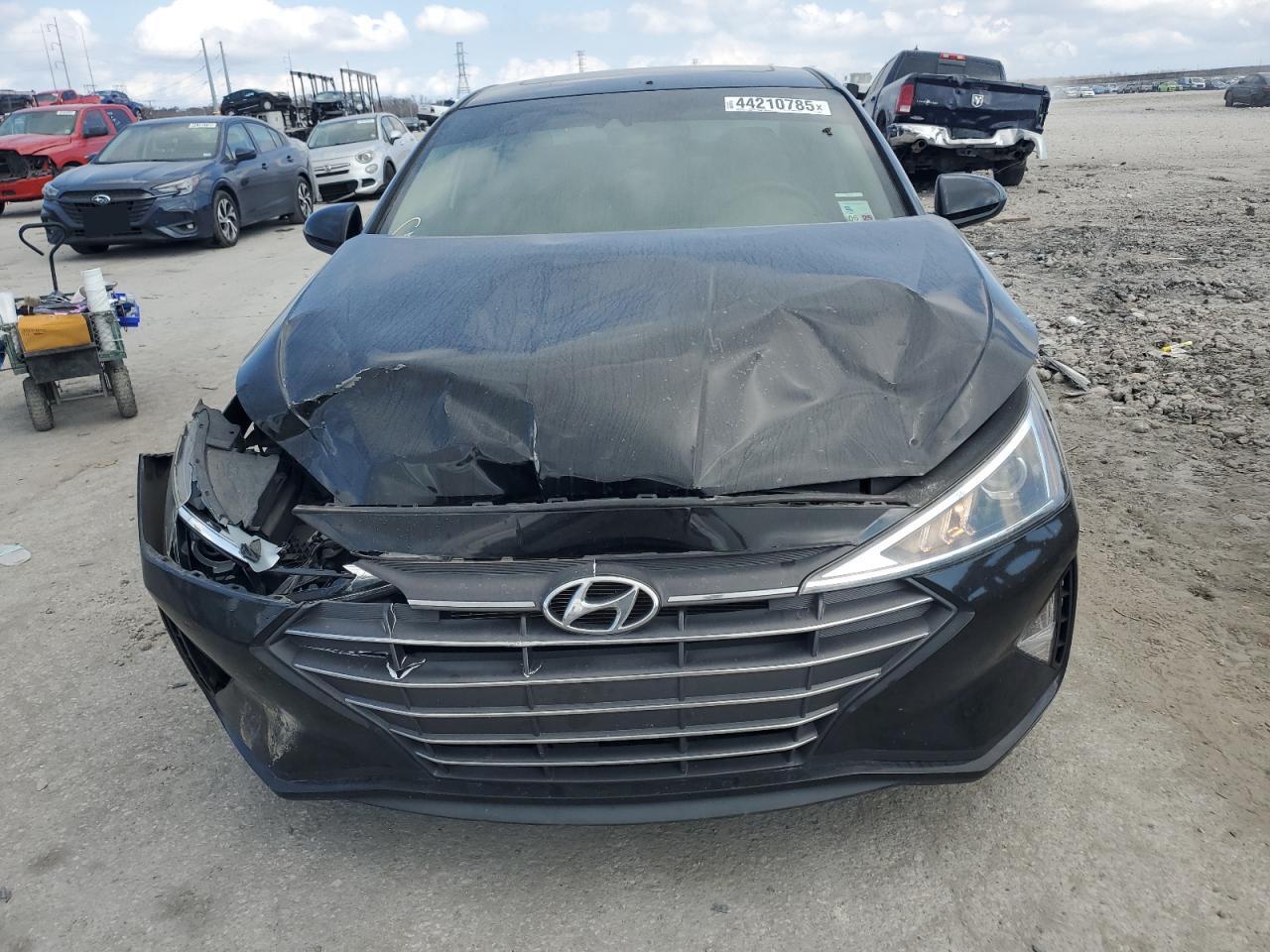 2019 HYUNDAI ELANTRA SE - Фото 5