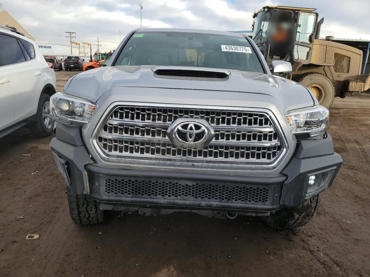 2017 TOYOTA TACOMA DOU - Фото 5