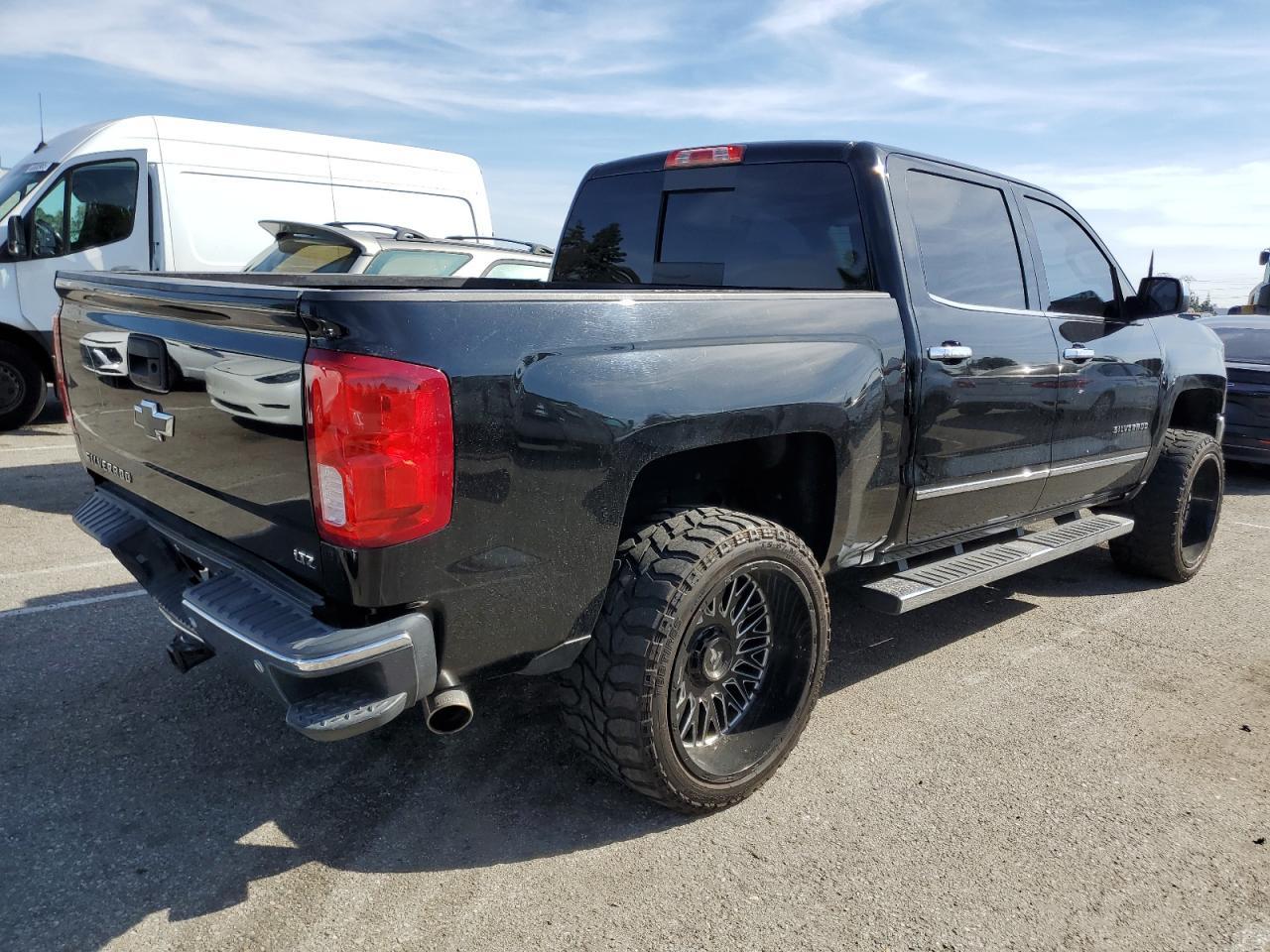 2018 CHEVROLET SILVERADO - Фото 3