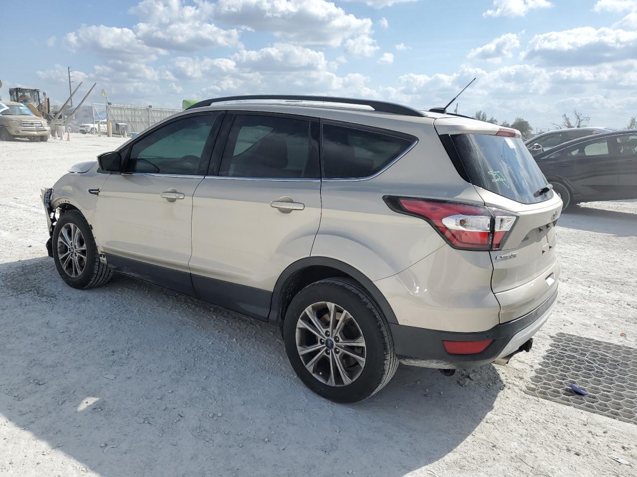 2017 FORD ESCAPE SE - Image 2
