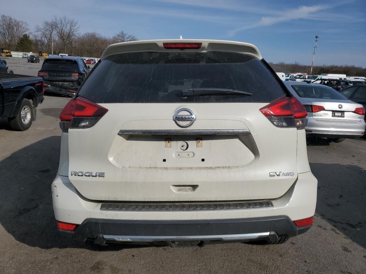 2017 NISSAN ROGUE SV - Image 6
